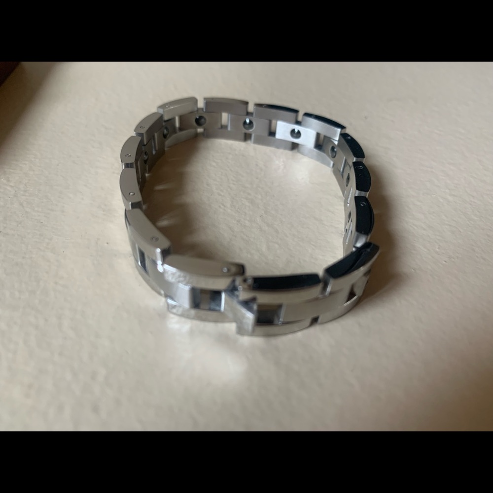 Feraco Men’s or Women”s Chunky Silver Bracelet